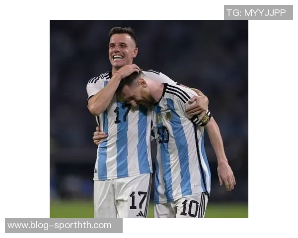 本坦库尔因铲球染红离场乌拉圭队在友谊赛中以1比5落后美国队